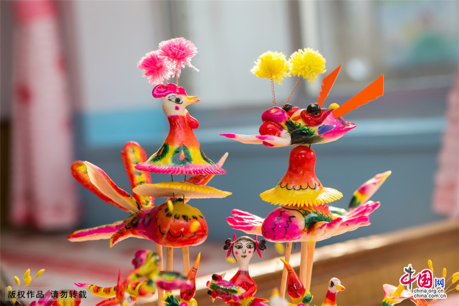 Le pain coloré cuit à la vapeur de Wenxi est un dessert très réputé en Chine, qui provient du xian de Wenxi, à Yuncheng dans la province du Shanxi, et date des dynasties Ming et Qing, soit d'il y a plus de 1000 ans. Le pain coloré cuit à la vapeur de Wenxi est un dessert très réputé en Chine, qui provient du xian de Wenxi, à Yuncheng dans la province du Shanxi, et date des dynasties Ming et Qing, soit d'il y a plus de 1000 ans.