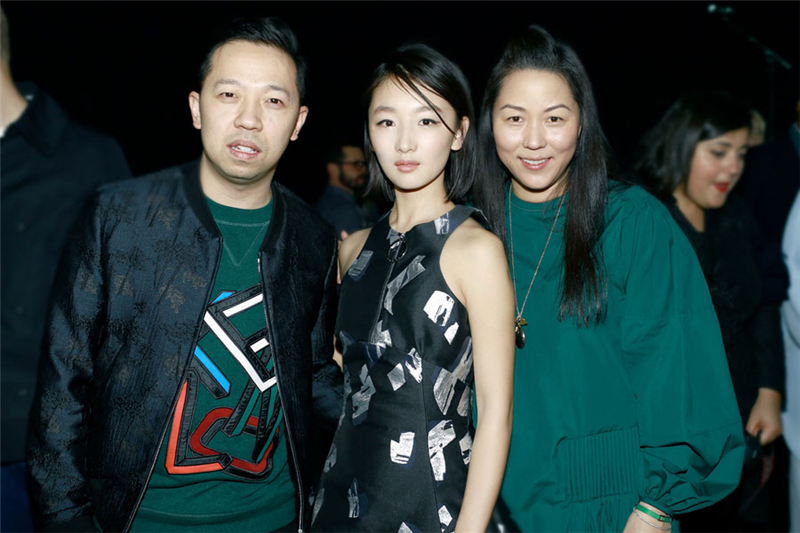 Zhou Dongyu aux défilés Kenzo et Chloé