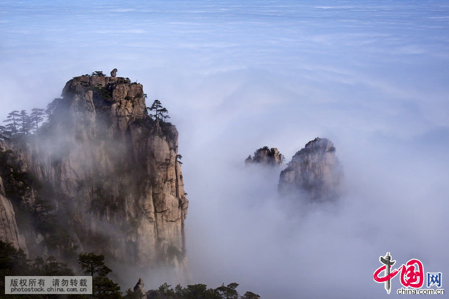 Photos : une mer de nuages remplit les vallées du mont Huangshan