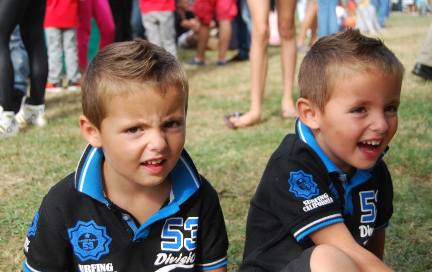 1500 jumeaux célèbrent la Fête des jumeaux à Pleucadeuc
