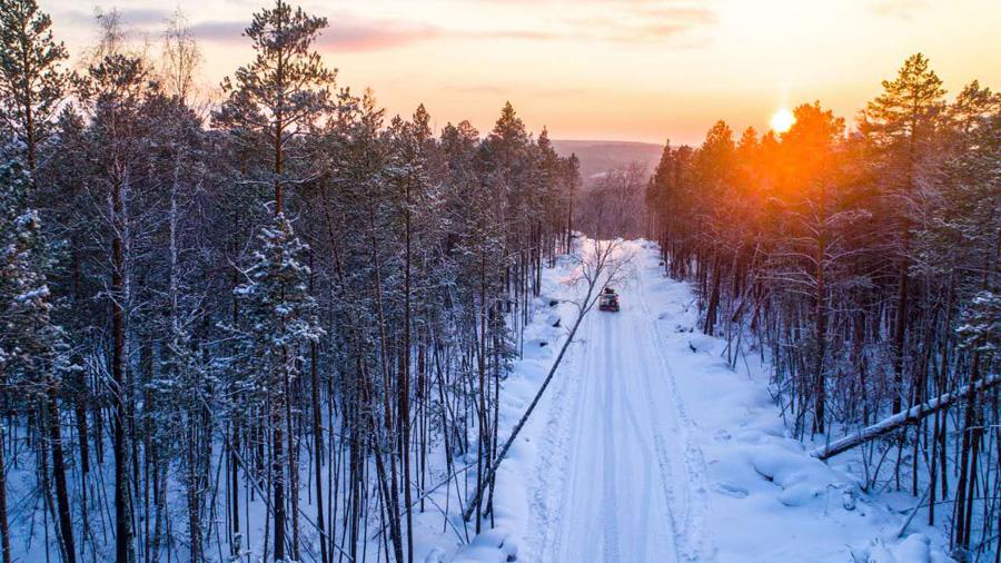 La toundra sibérienne dense n'est vraiment pas l'endroit pour tomber en panne, alors Wu Yu a veillé à ce que son véhicule soit rempli d'eau et de fournitures plus que suffisantes pour pouvoir assurer son voyage épique jusqu'au nord.