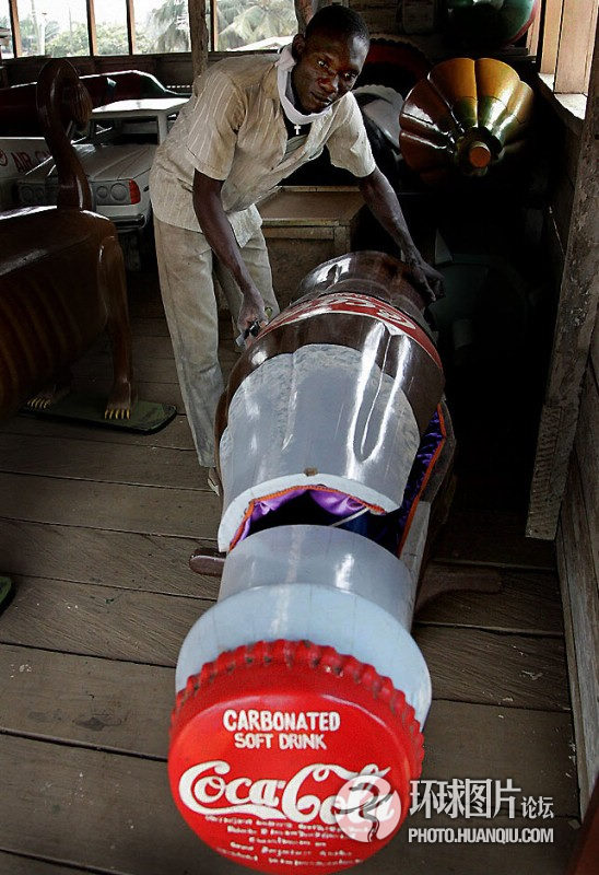 Ghana : à la découverte de cercueils originaux(5)