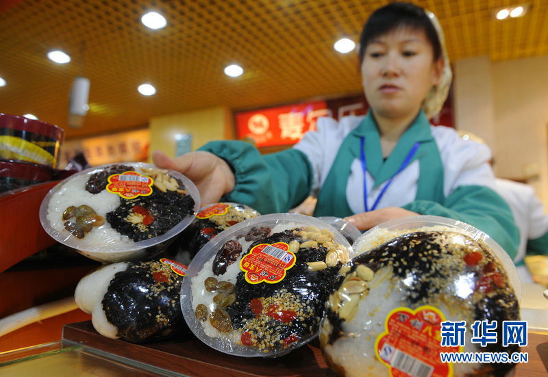 Le 10 janvier, des aliments pour la fête Laba dans un supermarché de Yinchuan, capitale de la région autonome hui du Ningxia. 