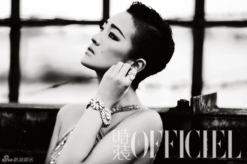 L&apos;actrice chinoise Gong Li sublime en couverture du magazine L&apos;Officiel