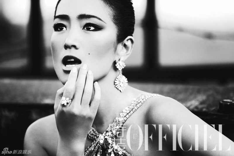 L&apos;actrice chinoise Gong Li sublime en couverture du magazine L&apos;Officiel