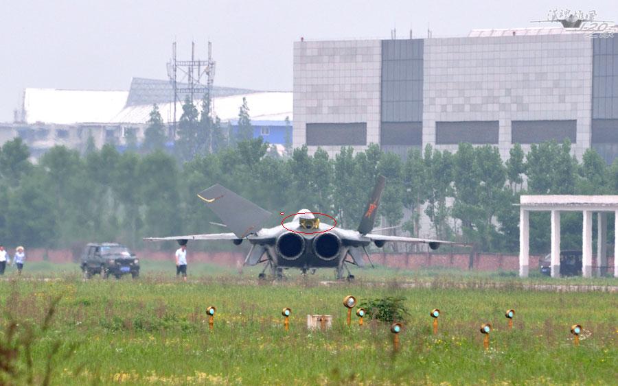 J-31 dans les airs ! Déjà le premier vol du nouveau chasseur furtif chinois