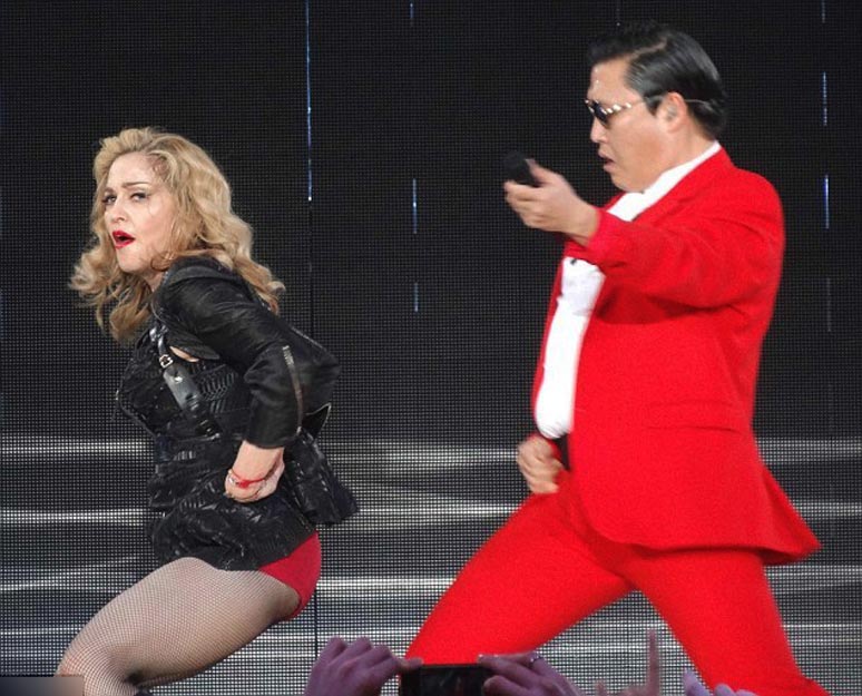 «Gangnam Style» joué par Madonna et Psy: une version très chaude