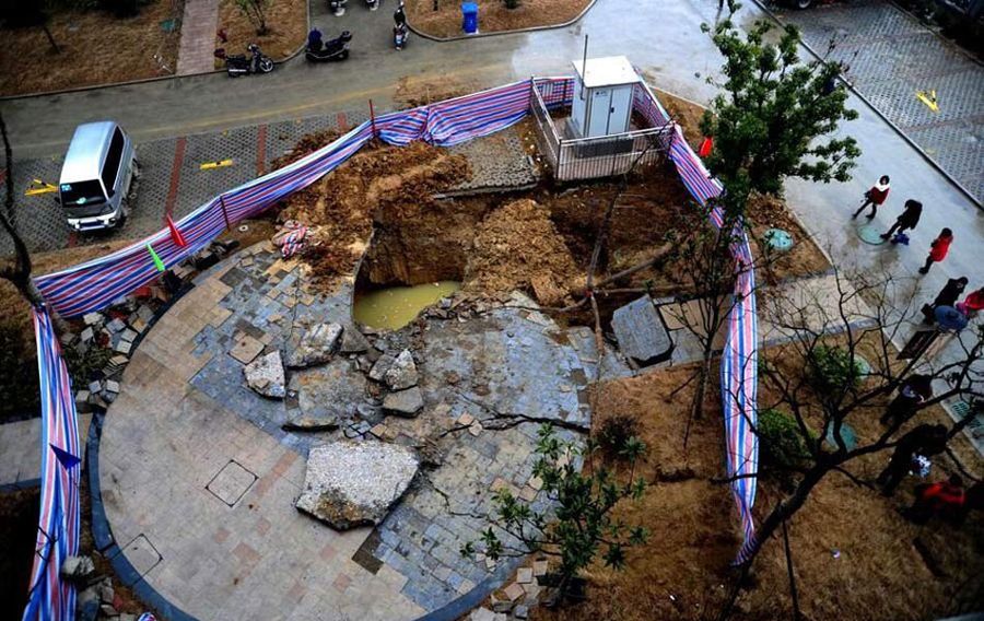Des signes de la fin du monde ? Des cratères se sont ouverts dans des villes à travers le monde