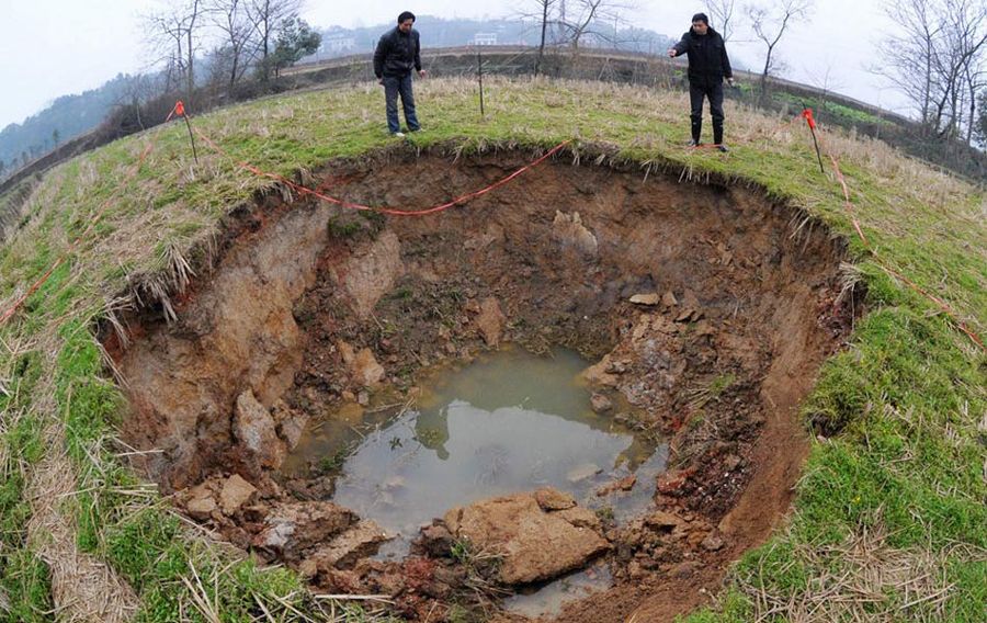 Des signes de la fin du monde ? Des cratères se sont ouverts dans des villes à travers le monde