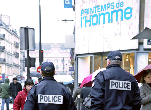 Paris: braquage d'un stand de bijouterie au Printemps-Haussmann